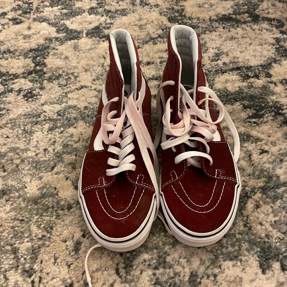 Vans Sk8-hi in Maroon